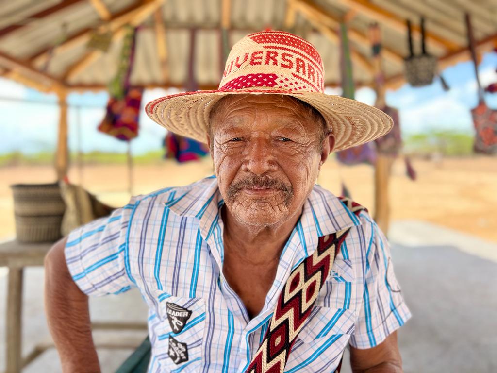 Zona Vereda es una comunidad que eligió la artesanía desde la visión de un hombre. En esta comunidad, el sustento, después de muchos otros, es el arte del tejido y hoy lo lidera Herminio Pana, su autoridad tradicional.